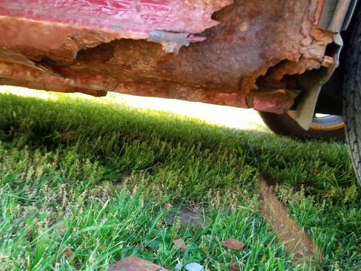 Close-up of the deteriorated metal.